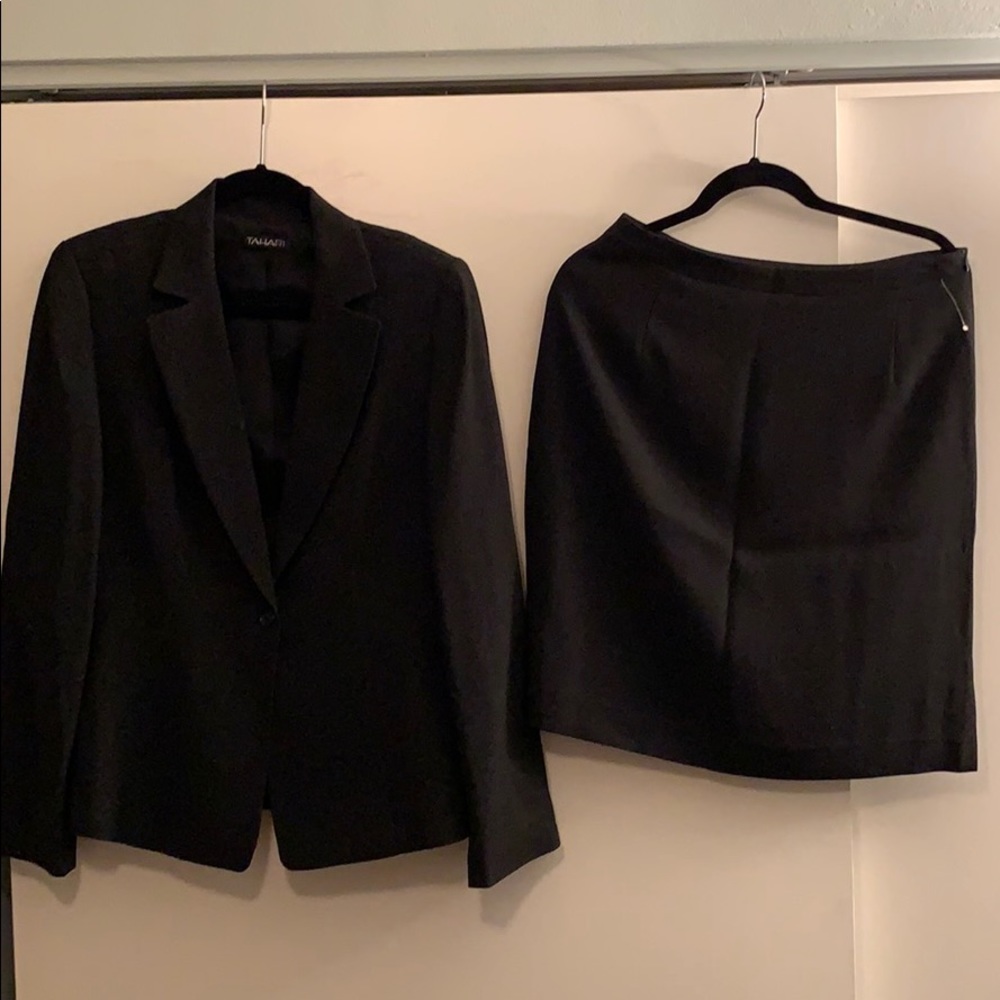 NWT Charcoal grey Tahari skirt suit